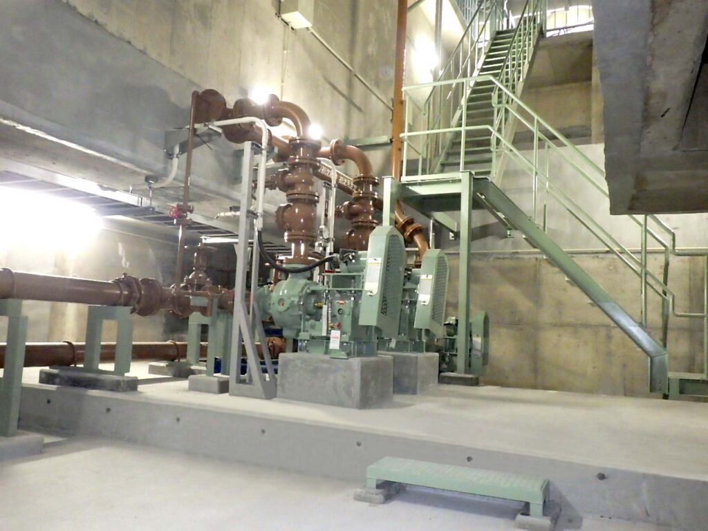 公共下水処理場機器据付・配管工事