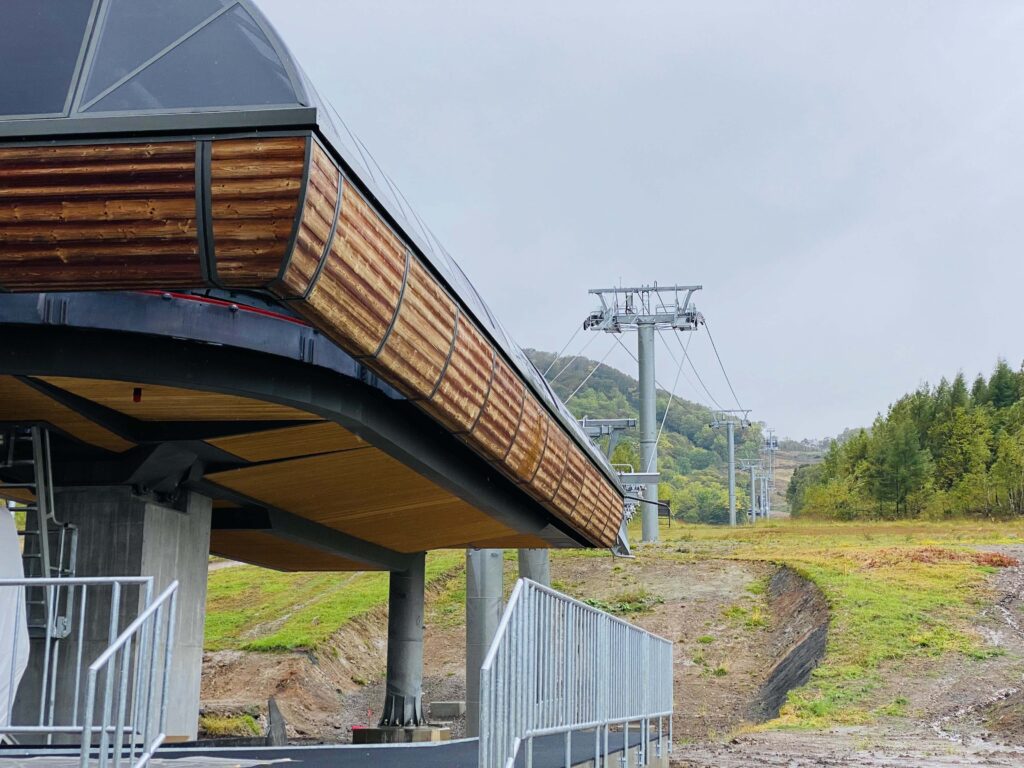 スキー場ゴンドラ設備機器据付工事